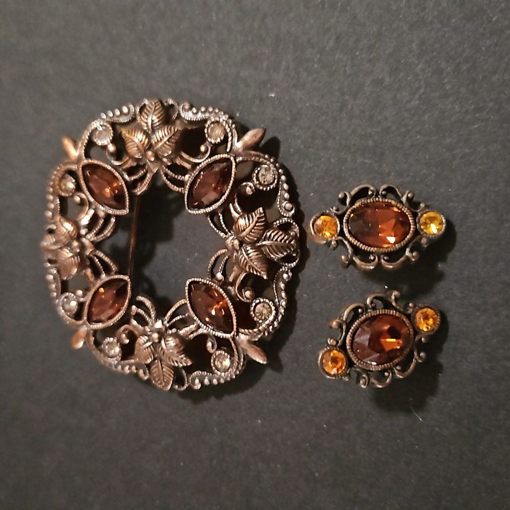 1928 Jewerly Company Amber / Bronze Color pin and earrings set